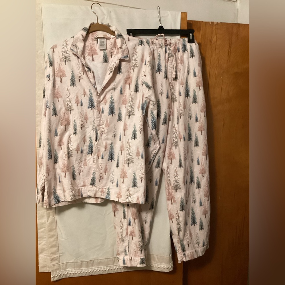 POTTERY BARN TEEN  WINTER SCENE  SZ M